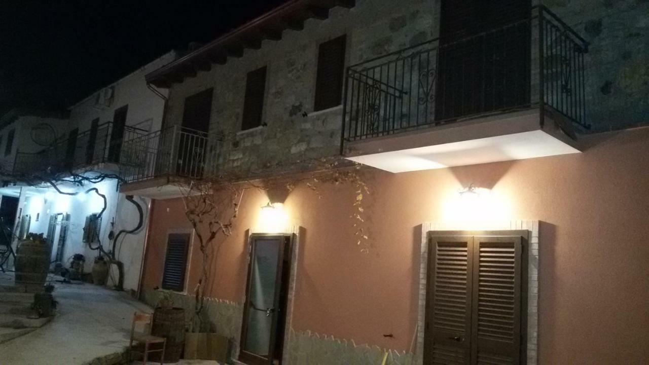 Agriturismo La Stragola Nicosia Eksteriør billede