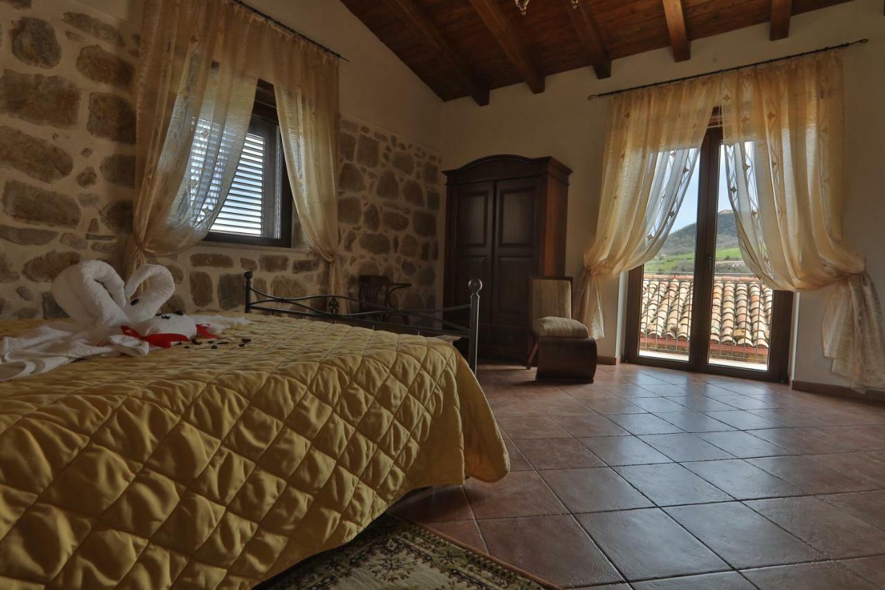 Agriturismo La Stragola Nicosia Eksteriør billede