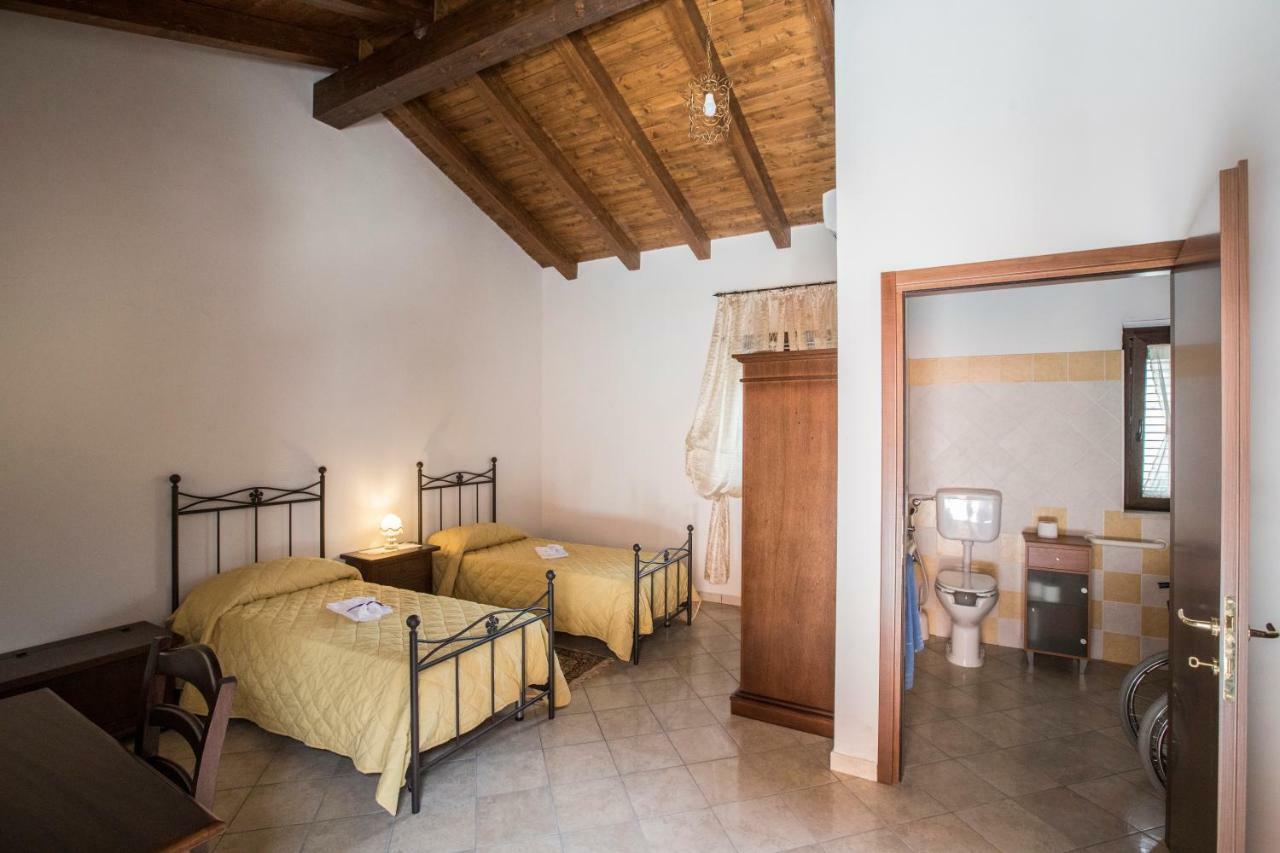 Agriturismo La Stragola Nicosia Eksteriør billede