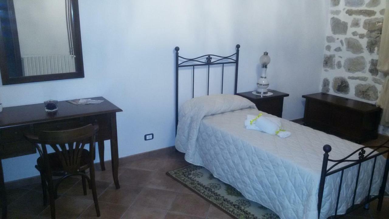 Agriturismo La Stragola Nicosia Eksteriør billede